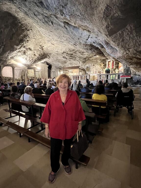 Interior de la gruta de San Miguel