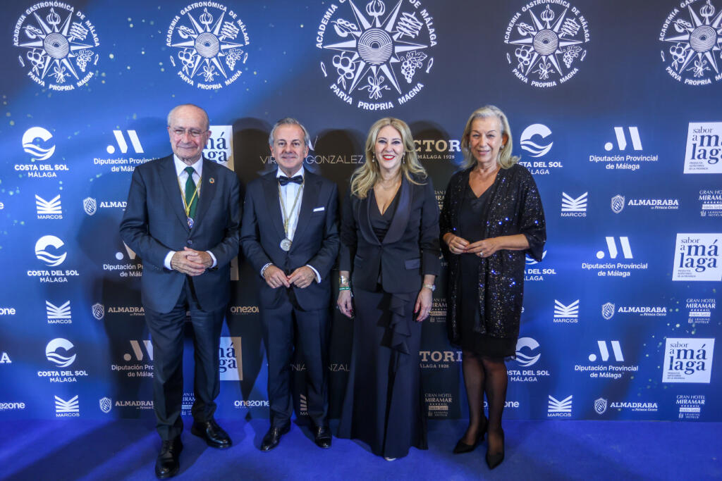 Autoridades que asistieron al la gala: Kika Caracuel (Diputación Provincial) Francisco de la Torre (Alcalde de Málaga), Carolina España (Consejera de Econonomía de la Junta de Andalucia) y Manolo Tornay (Presidente de la Academia)
