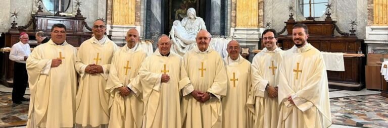 Sacerdotes de Málaga durante el jubileo de las cofradiás.