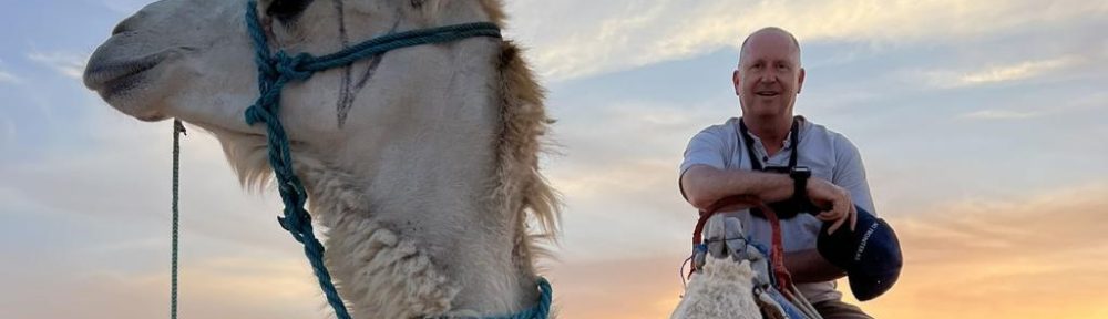Paseo en camello al atardecer por el desierto de Túnez