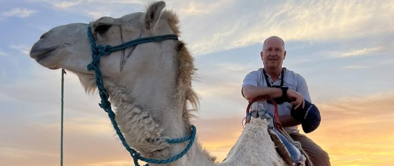 Paseo en camello al atardecer por el desierto de Túnez